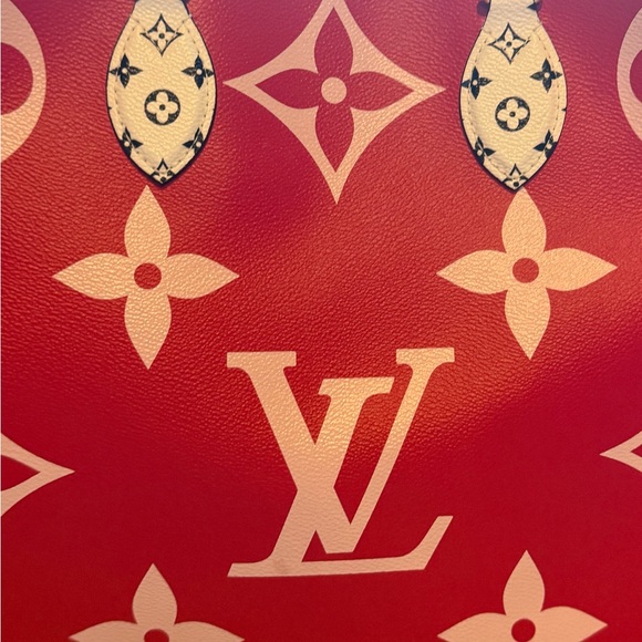 LOUIS VUITTON 
Monogram Giant Onthego GM Rouge Rose - Picture 2 of 6